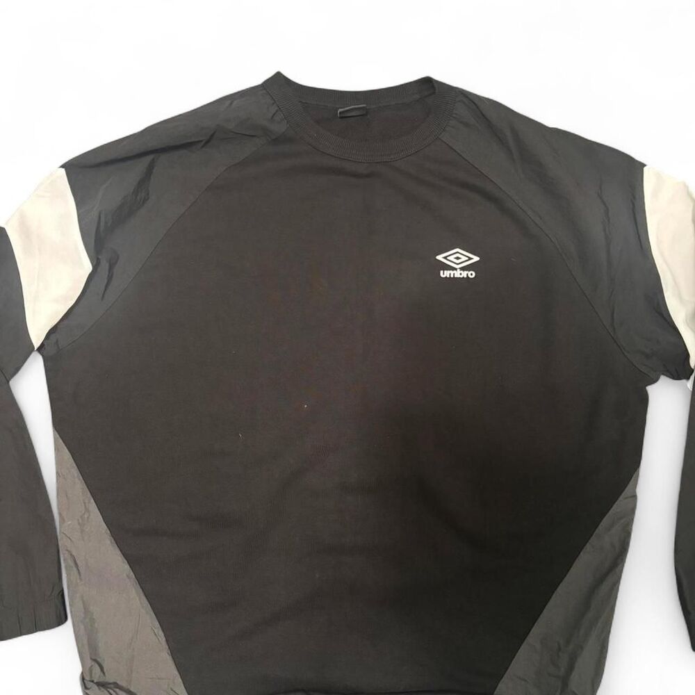 Umbro Men's Black and Grey T-shirt